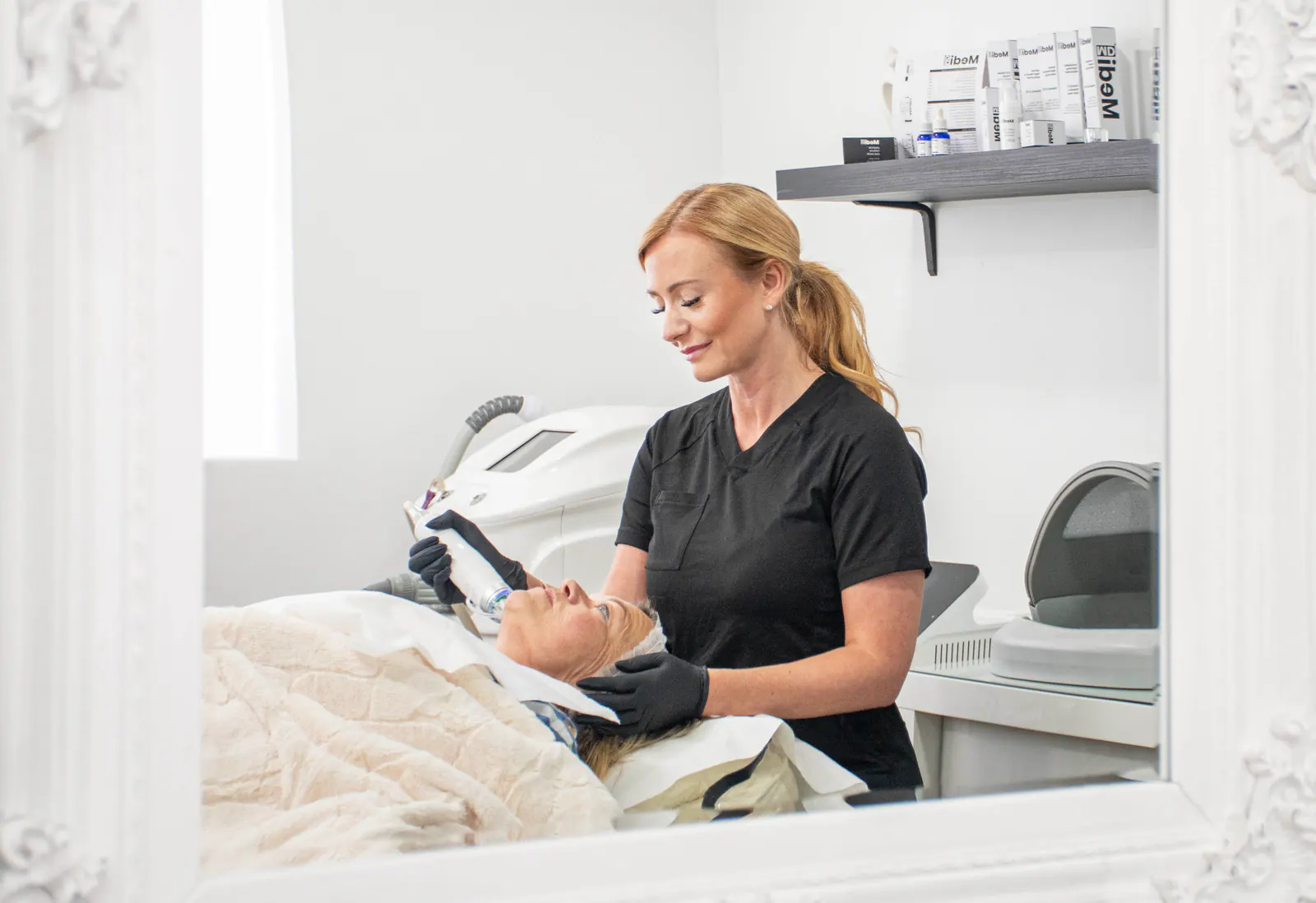 Kelly carrying out a treatment in the clinic.