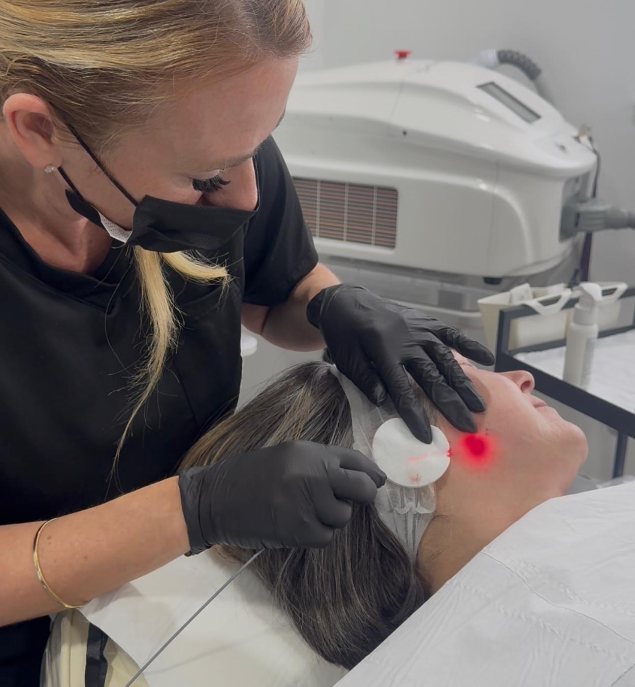 A practitioner carrying out an Endolift treatment in the clinic.